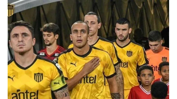 Após proposta do Vasco, meia uruguaio fica livre no mercado