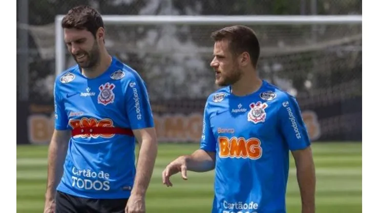 Tiago Nunes testa Corinthians com Ramiro e Jô