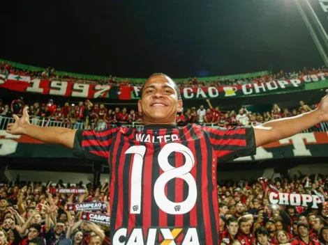 Walter está liberado para jogar futebol e se emociona no Athletico