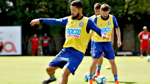 Após perder Arthur Caíque, Bahia estuda ceder volante ao CSA