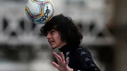 Matheus Nascimento, de apenas 16 anos, já está treinando com o time profissional (Foto: Vitor Silva /Botafogo)