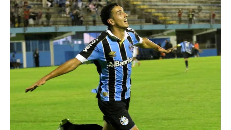 Grêmio renova os contratos de 2 joias da base