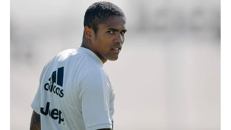 Douglas Costa entra na mira do Barça e Grêmio pode faturar em transferência