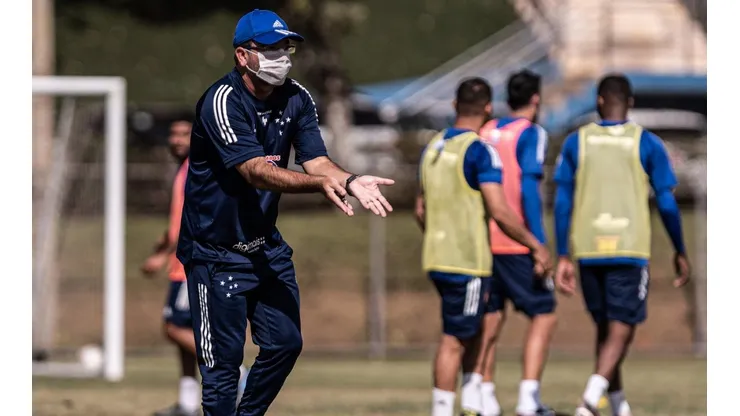 Cruzeiro rescinde com LD esquecido por Enderson Moreira