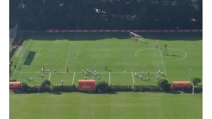 Manhã de sol no CT da Barra Funda. Segundo dia de treinos com bola no São Paulo (Foto: Alexandre Silvestre)