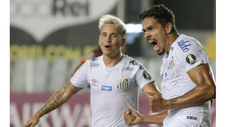 Depois de "perder" Veríssimo, Atlético busca contratação de medalhão do Santos