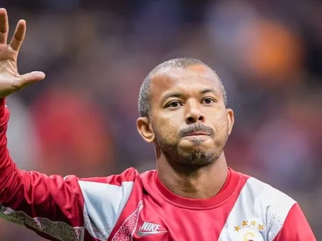 Sampaoli projeta nó tático com possível chegada de Mariano