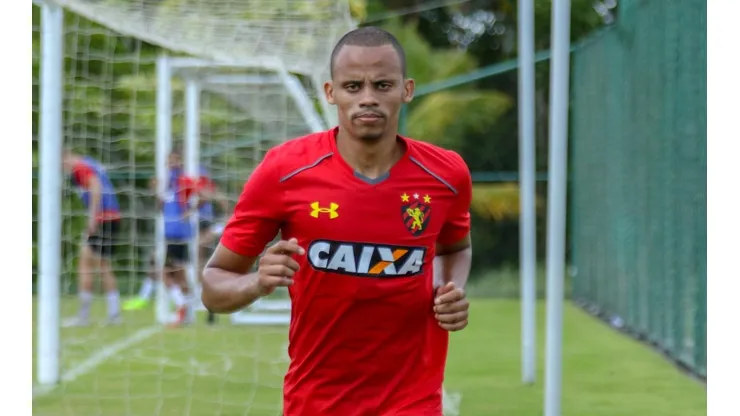 Sem papas na língua, Bivar comenta situações de Rithely e Cleberson