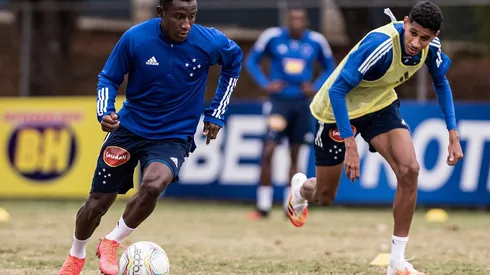 Cruzeiro fecha com atacante e concorrência aumenta para Angulo e Maurício