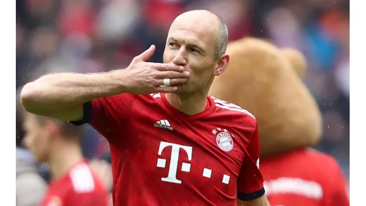 Robben anuncia retorno ao futebol