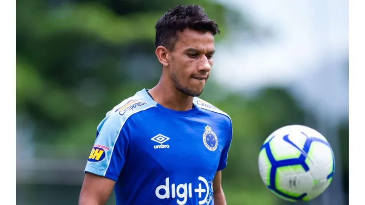 Comunicação do Cruzeiro atualiza estado de saúde do volante Henrique