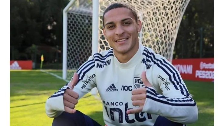 São Paulo avança em renovação de atacante para substituir Antony