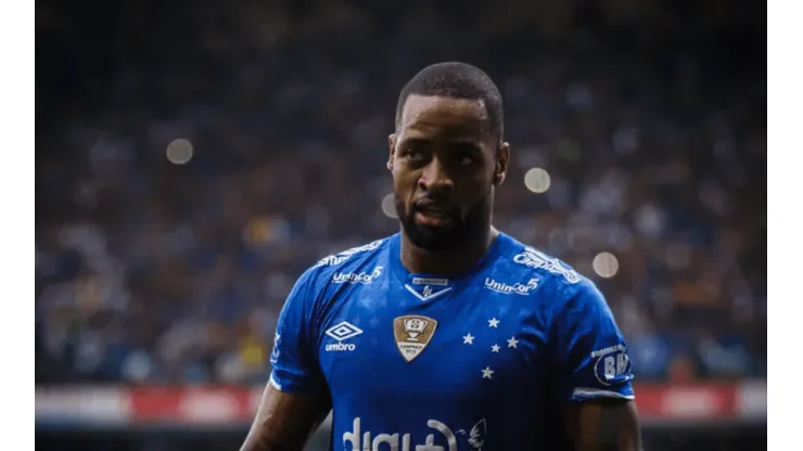 Dedé ‘ajuda’ Cruzeiro a contratar laterais