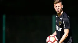 São Paulo monitora possível venda de Lucas Fernandes para gigante europeu