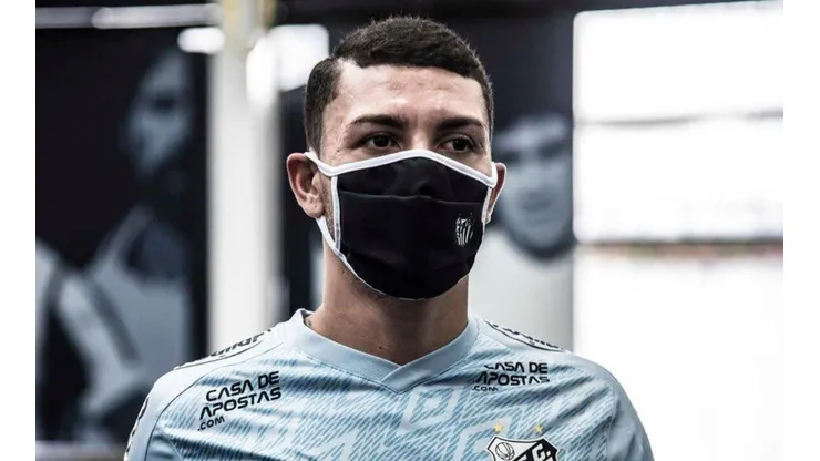 Após lesão, Alison detalha rotina intensa nos treinamentos do Santos
