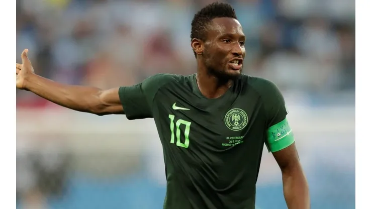 Mikel volta aos holofotes do Botafogo ao recusar oferta milionária