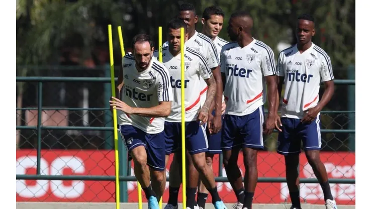Defensor do São Paulo entra na mira do Botafogo