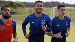 Volante defende possível retorno do futebol em agosto