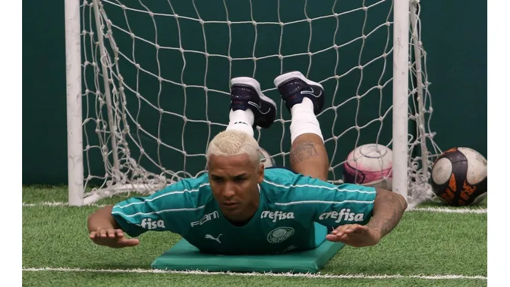 Anderson Barros define futuro de Deyverson no Palmeiras