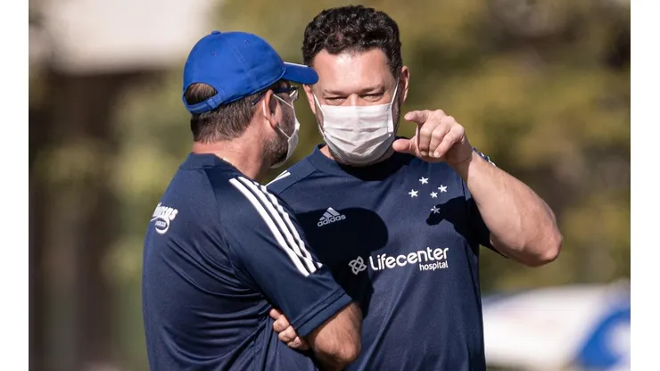 Dois atletas do Cruzeiro são afastados dos treinamentos por suspeita de Covid-19