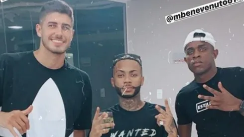 Benevenuto e Pedro Raul jogam videogame com Orochi em pandemia