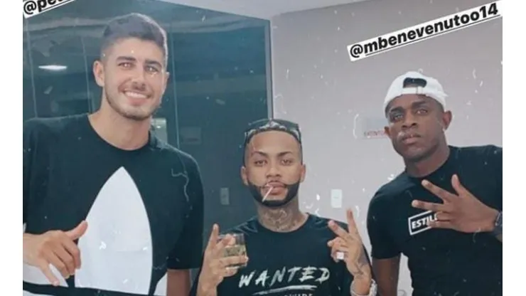 Benevenuto e Pedro Raul jogam videogame com Orochi em pandemia