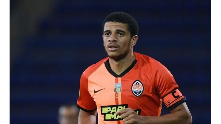 Empresário de Tetê dispara contra Taison: "vai pro hipódromo"