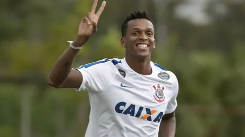 Após Jô, Corinthians encaminha contratação de meia da Ponte Preta