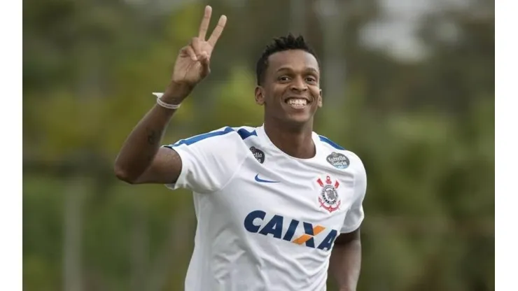 Após Jô, Corinthians encaminha contratação de meia da Ponte Preta