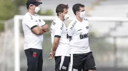 Sem contratações e com saída: o Vasco de Ramon está de volta ao futebol