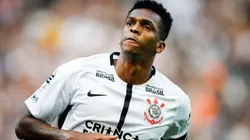 Chegada de Jô pode mudar rumo de atacante no Corinthians