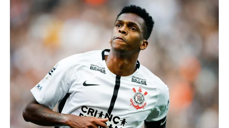 Chegada de Jô pode mudar rumo de atacante no Corinthians
