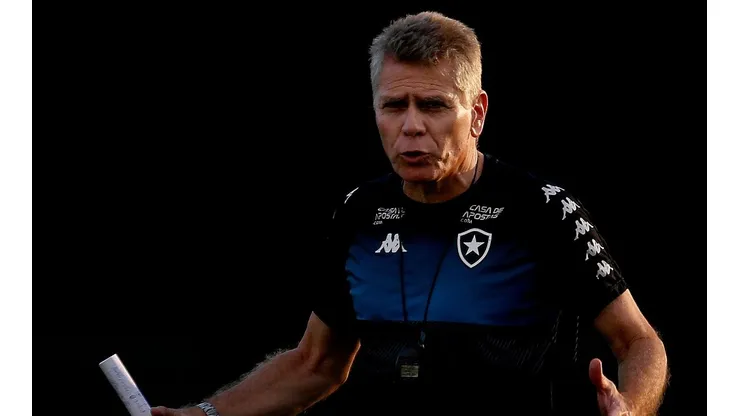 Autuori demonstra irritação com volta do Campeonato Carioca