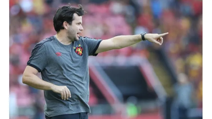 Sport negocia com lateral ex-Flamengo
