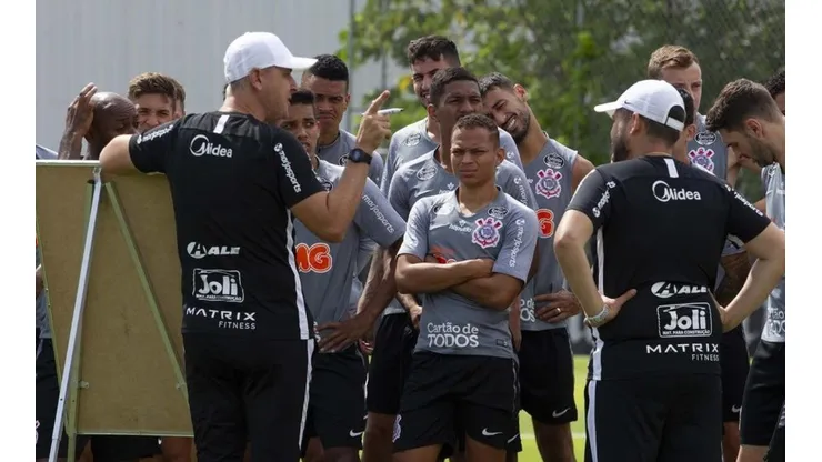Corinthians "quebra" protocolo da FPF e define data de volta aos treinos