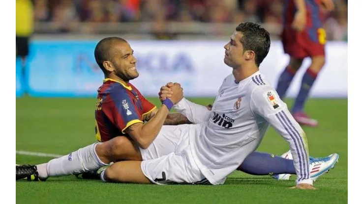 Daniel Alves não perde a chance de provocar CR7