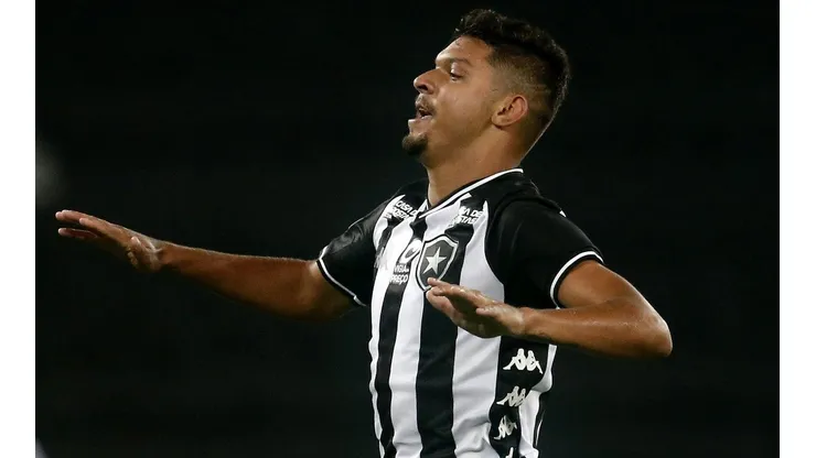 Botafogo anuncia decisão sobre Igor Cássio e Helerson