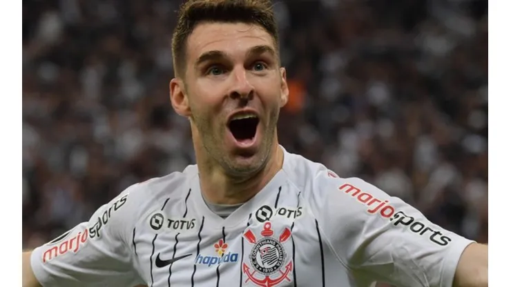 Após "fico" de Boselli, Corinthians pode ver atacante rumar para a Ásia