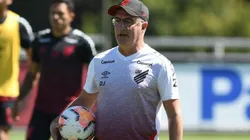 Prefeitura de Curitiba "bagunça" planejamento de Dorival no CAP