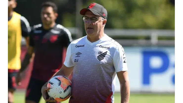 Prefeitura de Curitiba "bagunça" planejamento de Dorival no CAP