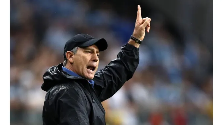 Renato toma a frente e atacante retorna ao Grêmio
