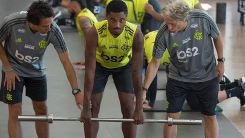 Fla faz proposta para contratar atacante e torcida cogita saída de Vitinho