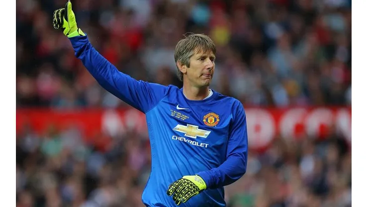 Van der Sar detalha disputa entre Real e United por Van de Beek