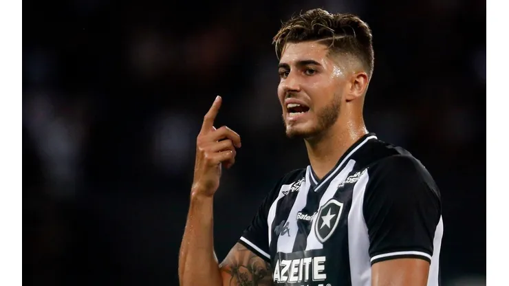 Pedro Raul se diz chateado por saída de medalhão do Botafogo