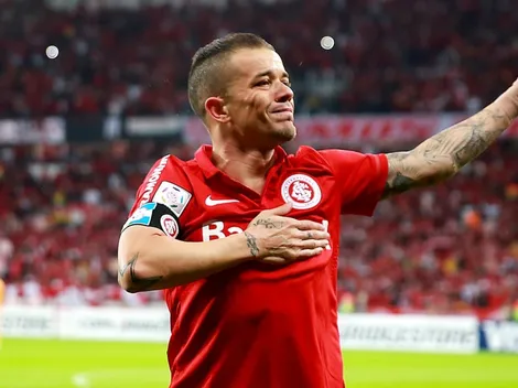 Rodrigo Caetano faz proposta a D’Ale para pós-aposentadoria