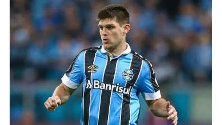 Empresário de Kannemann alerta para possível saída do Grêmio