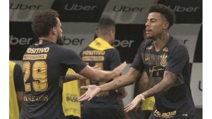 Em meio à crise financeira, Corinthians define situação de atacante