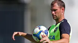 Joel Carli abre o jogo sobre permanência no futebol brasileiro