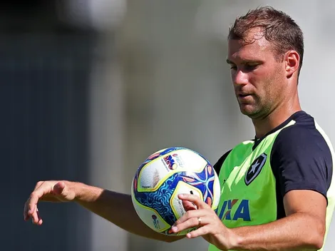 Joel Carli abre o jogo sobre permanência no futebol brasileiro