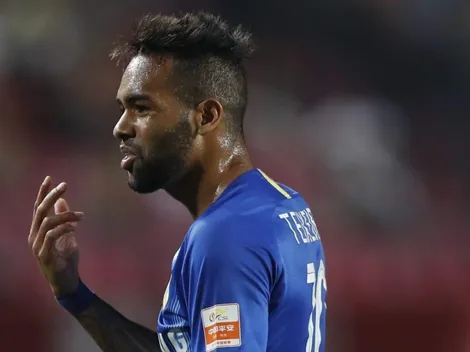 Alex Teixeira esclarece "preferência" entre Vasco, Corinthians e China